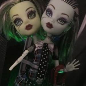 Meet your Posher, Remi